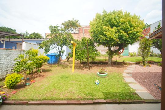 Quintal de casa à venda com 2 quartos, 90m² em Feitoria, São Leopoldo