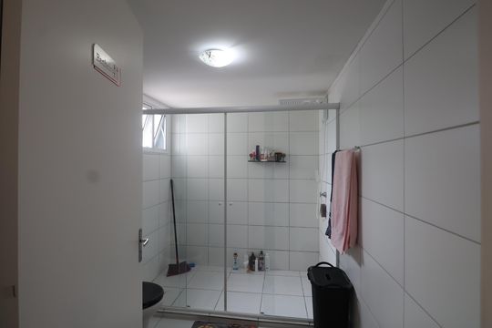 Banheiro de apartamento à venda com 2 quartos, 52m² em Estância Velha, Canoas