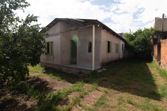 Fachada de casa à venda com 3 quartos, 70m² em Tristeza, Porto Alegre