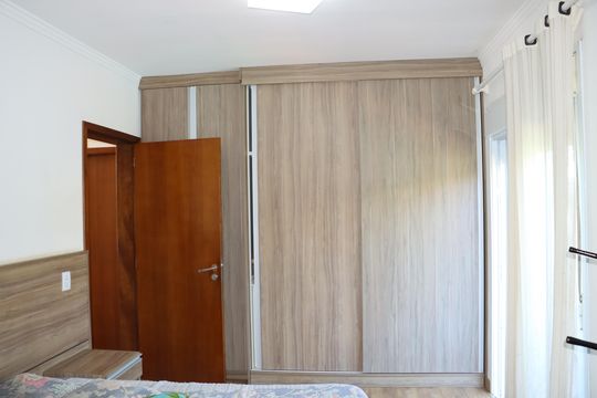 Casa de Condomínio para alugar com 4 quartos, 300m² em Chácara do Remanso Gl Um, Cotia