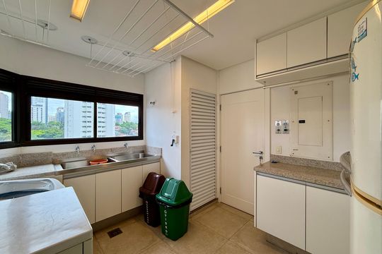 Área de Serviço de apartamento à venda com 3 quartos, 400m² em Campo Belo, São Paulo