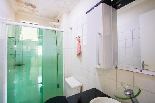 Banheiro de apartamento à venda com 3 quartos, 67m² em Jardim Santo André, Santo André