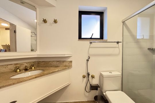 Banheiro da Suíte de apartamento à venda com 1 quarto, 43m² em Jardim Paulistano, São Paulo