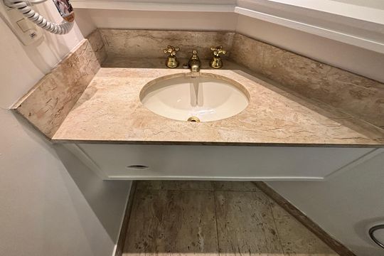 Banheiro de apartamento à venda com 1 quarto, 43m² em Jardim Paulistano, São Paulo