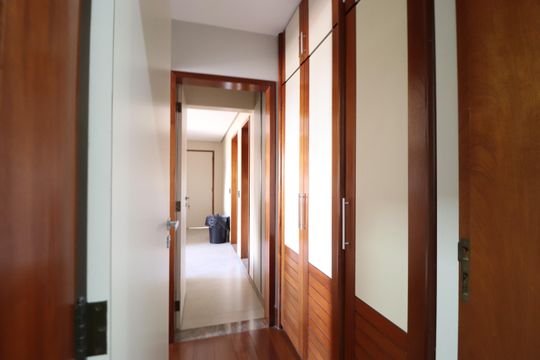 Corredor - Armários de apartamento para alugar com 5 quartos, 264m² em Fundinho, Uberlândia