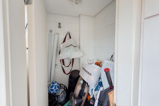 Banheiro de serviço de apartamento à venda com 3 quartos, 145m² em Jardim Vila Mariana, São Paulo