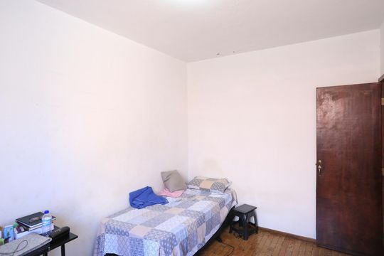 Quarto 1 de casa à venda com 3 quartos, 180m² em Sagrada Família, Belo Horizonte