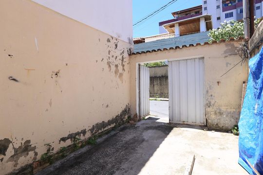 Garagem de casa à venda com 3 quartos, 180m² em Sagrada Família, Belo Horizonte