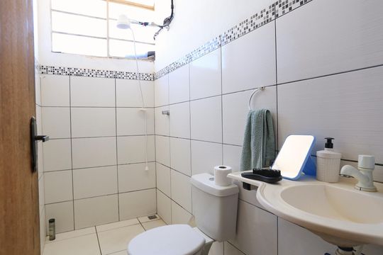 Banheiro 2 de casa à venda com 3 quartos, 180m² em Sagrada Família, Belo Horizonte