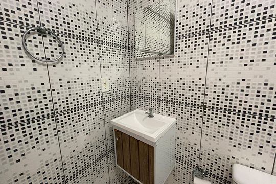 Banheiro de apartamento para alugar com 2 quartos, 50m² em Parque Turiguara, Cotia