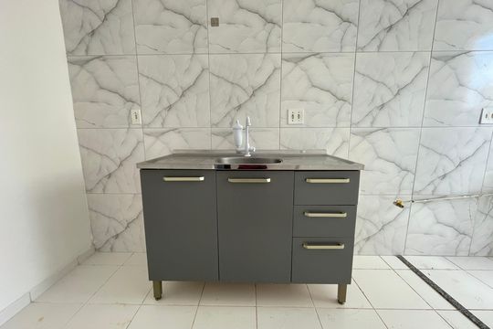 Cozinha de apartamento para alugar com 2 quartos, 50m² em Parque Turiguara, Cotia