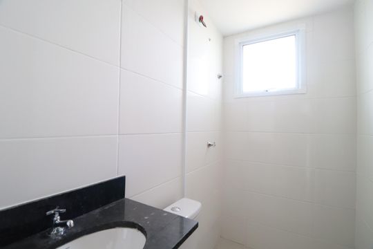 Banheiro Social de apartamento para alugar com 2 quartos, 79m² em Chácaras Tubalina E Quartel, Uberlândia