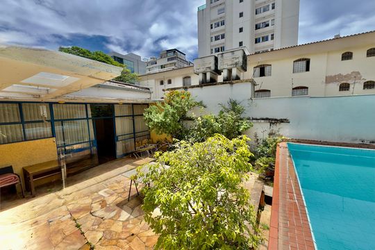 Casa para alugar com 4 quartos, 300m² em Sion, Belo Horizonte