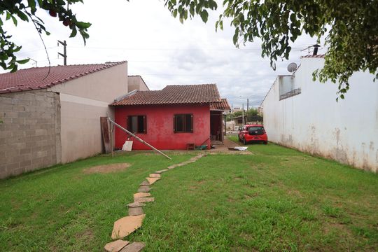 Área externa de casa à venda com 3 quartos, 50m² em Fátima, Canoas