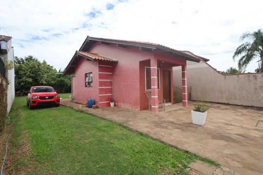 Área externa de casa à venda com 3 quartos, 50m² em Fátima, Canoas
