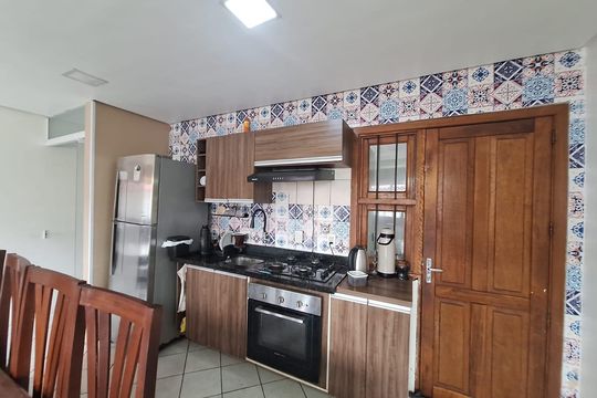 Casa à venda com 3 quartos, 80m² em Guajuviras, Canoas