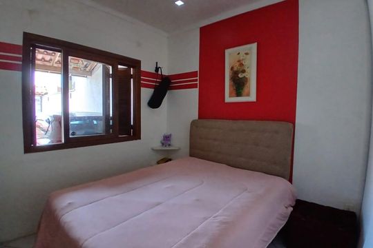 Casa à venda com 3 quartos, 80m² em Guajuviras, Canoas
