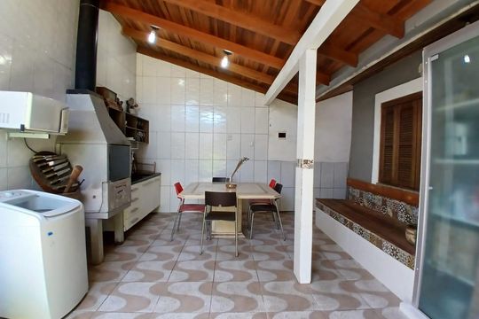 Casa à venda com 3 quartos, 80m² em Guajuviras, Canoas