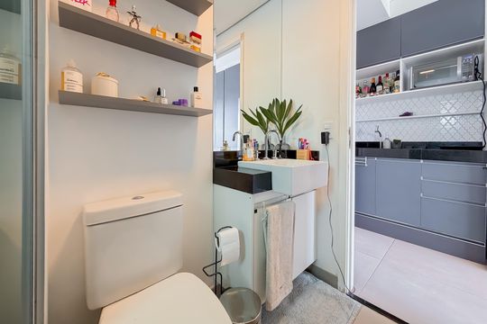 Banheiro de kitnet/studio à venda com 1 quarto, 21m² em Vila Mariana, São Paulo