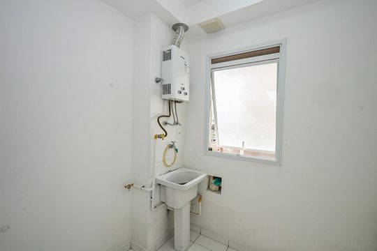 Área de Serviço  de apartamento à venda com 2 quartos, 44m² em Jardim Boa Vista (zona Oeste), Osasco