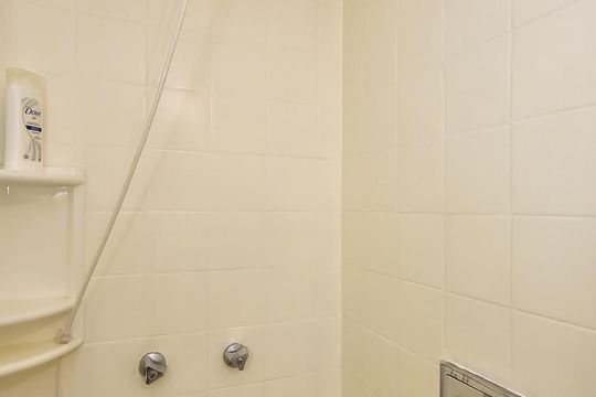 Chuveiro do Banheiro de apartamento para alugar com 2 quartos, 92m² em Real Parque, São Paulo