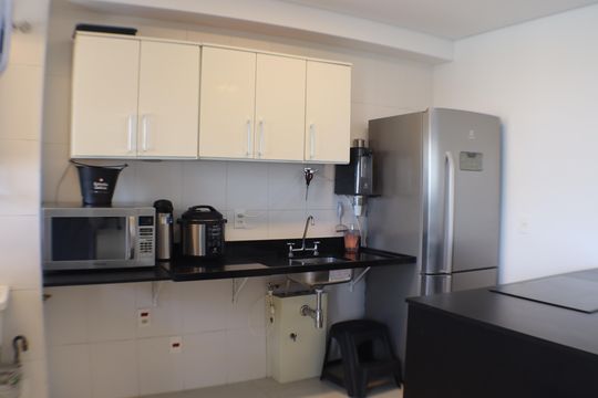 Cozinha de apartamento à venda com 2 quartos, 84m² em Centro Comercial Jubran, Barueri