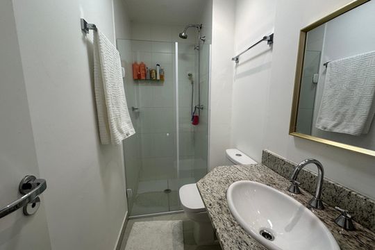 Banheiro da Suíte 2 de apartamento à venda com 2 quartos, 84m² em Centro Comercial Jubran, Barueri