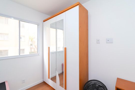 Quarto 2 - Armários de apartamento para alugar com 2 quartos, 44m² em Gleba do Pêssego, São Paulo