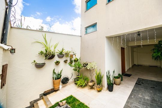 Casa à venda com 2 quartos, 167m² em Ouro Preto, Belo Horizonte