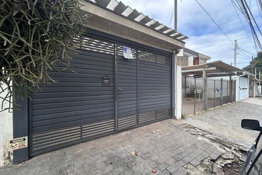 Fachada  de casa à venda com 3 quartos, 150m² em Chácara Santo Antônio (zona Sul), São Paulo