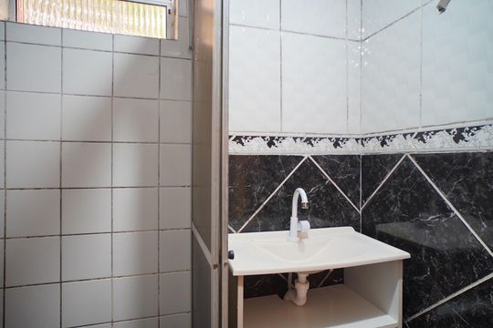 Banheiro  de apartamento para alugar com 2 quartos, 39m² em Mário Quintana, Porto Alegre