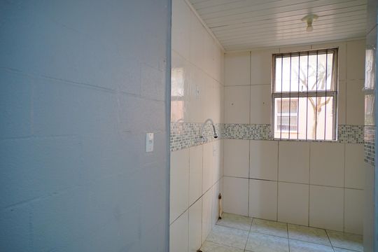 Cozinha  de apartamento para alugar com 2 quartos, 39m² em Mário Quintana, Porto Alegre