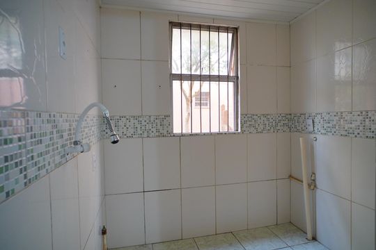 Cozinha  de apartamento para alugar com 2 quartos, 39m² em Mário Quintana, Porto Alegre