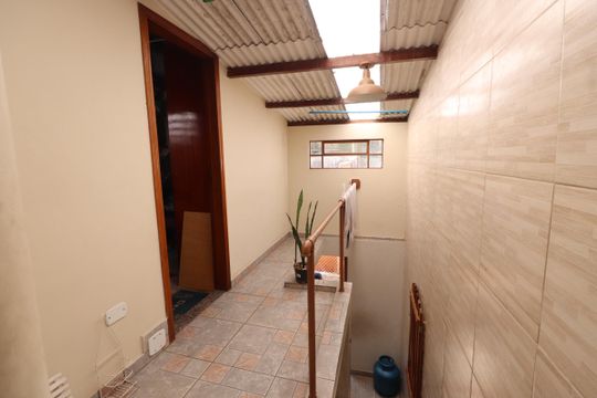 Escada de casa à venda com 5 quartos, 100m² em Vila Esperança, São Paulo