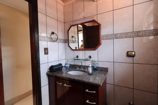 Banheiro 4 de casa à venda com 5 quartos, 100m² em Vila Esperança, São Paulo