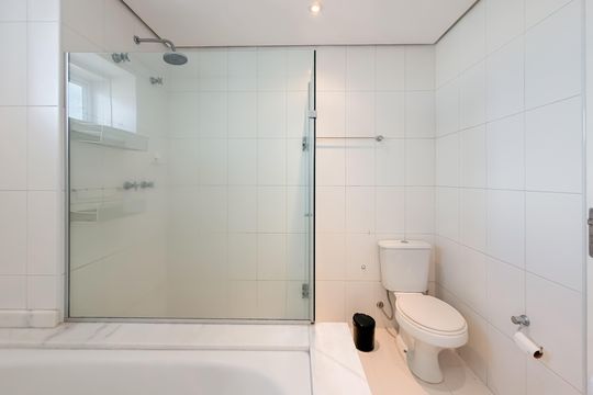 Suíte Master - Banheiro 2 de apartamento à venda com 4 quartos, 300m² em Vila Mariana, São Paulo