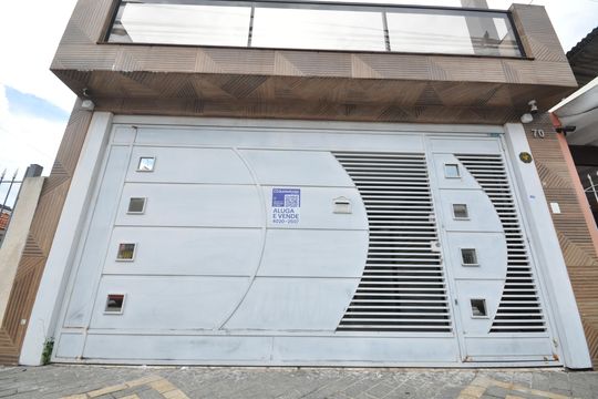 Fachada de casa à venda com 2 quartos, 260m² em Vila Sabrina, São Paulo
