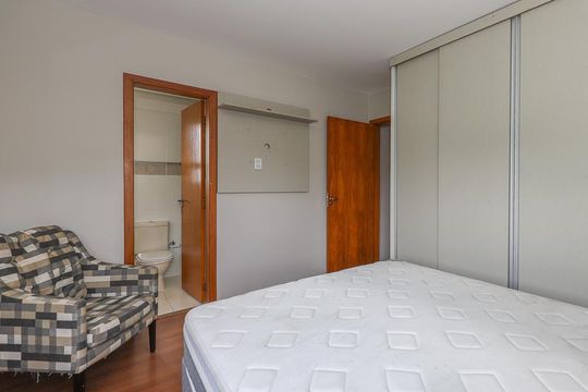 Quarto Suíte de apartamento para alugar com 2 quartos, 81m² em Passo D’areia, Porto Alegre