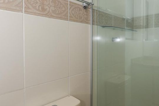Banheiro da Suíte de apartamento para alugar com 2 quartos, 81m² em Passo D’areia, Porto Alegre