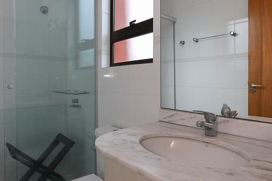Banheiro de apartamento para alugar com 2 quartos, 81m² em Passo D’areia, Porto Alegre