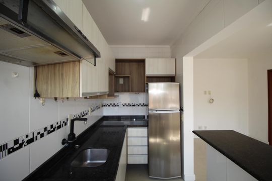 Cozinha de apartamento à venda com 1 quarto, 55m² em Jardim do Salso, Porto Alegre