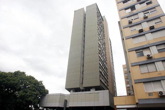 Fachada de kitnet/studio à venda com 1 quarto, 30m² em Centro Histórico, Porto Alegre