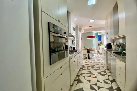 Cozinha de apartamento à venda com 3 quartos, 227m² em Copacabana, Rio de Janeiro