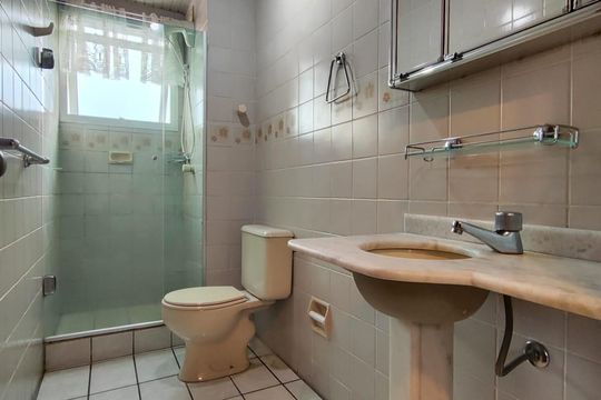 Banheiro  de apartamento à venda com 3 quartos, 83m² em Padre Reus, São Leopoldo