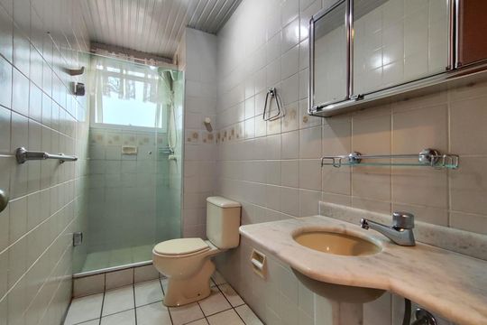 Banheiro  de apartamento à venda com 3 quartos, 83m² em Padre Reus, São Leopoldo