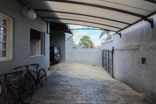 Garagem de casa à venda com 3 quartos, 200m² em Santa Amelia, Belo Horizonte