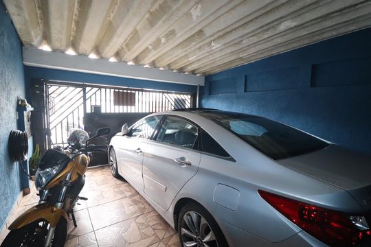 Garagem de casa à venda com 3 quartos, 157m² em Parque Capuava, Santo André