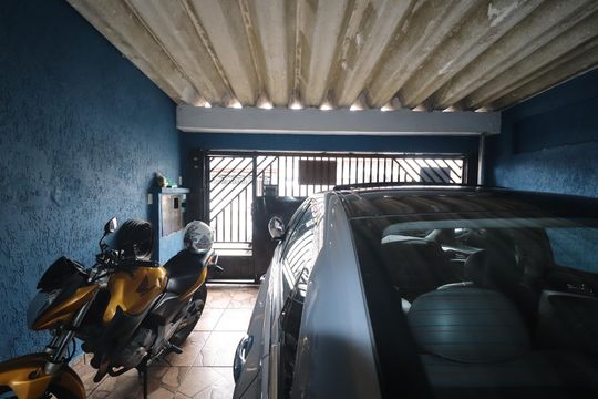Garagem de casa à venda com 3 quartos, 157m² em Parque Capuava, Santo André