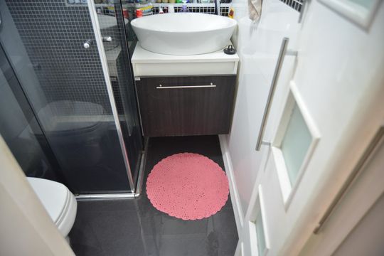 Banheiro Social de apartamento à venda com 2 quartos, 52m² em Vila Eldizia, Santo André