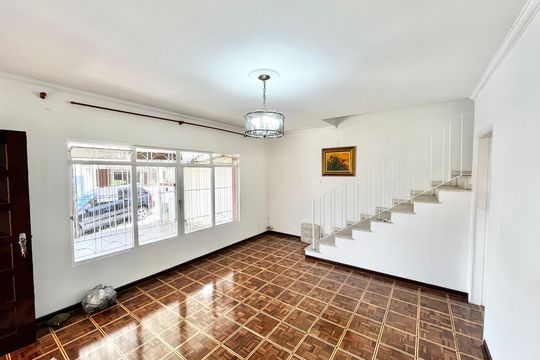 Sala de casa à venda com 3 quartos, 150m² em Jardim Sonia, São Paulo